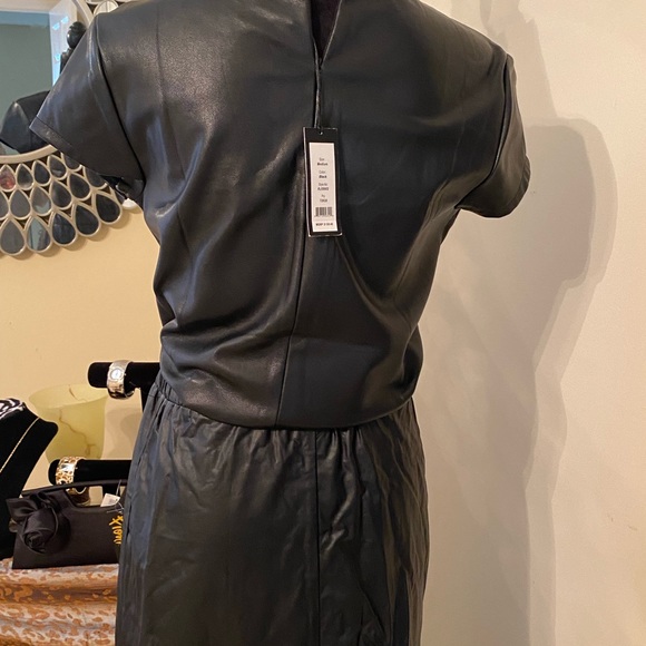 Faux leather skirt. Lovely skirt paired with boots. - Picture 2 of 4